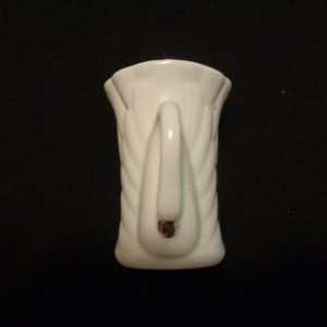 COQUETTE VINTAGE BEAUTIFUL SWAN POTTERY CUP